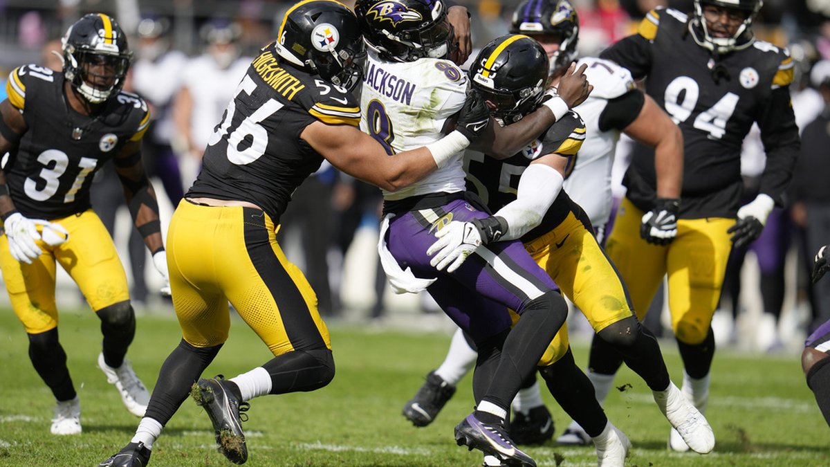 Pittsburgh Steelers linebacker Alex Highsmith (56) and linebacker Cole Holcomb (55) tackle...